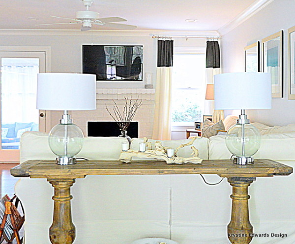 I love this rustic sofa table and the clear glass lamps