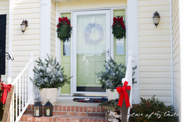 2Christmas-home-tourfront-porch-and-dining-room-16